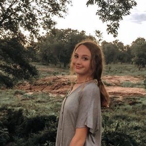 Meet your Posher, Ella